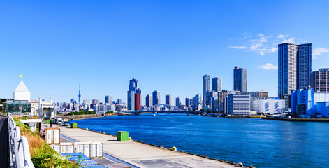 Naklejka premium 竹芝埠頭からみた隅田川と都内 【東京都の都市風景】