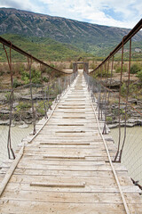 Obraz premium ponte in legno ferro e cemento canyon