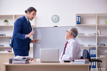 Obraz premium Two employees in the office in business presentation concept