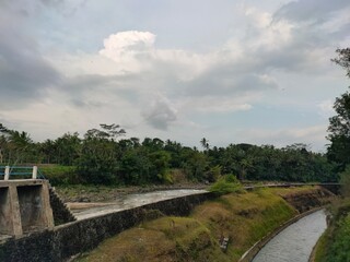 the waterway to the canal