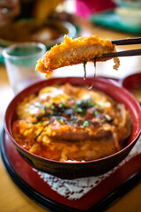 日本の丼もの　カツ丼　和食イメージ