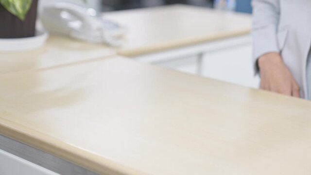 キャッシュレス決済　スマホ決済　QRコード決済　スローモーション