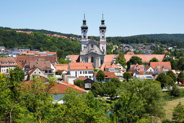 Panorama der Gemeinde Zwiefalten im Landkreis Reutlingen mit Ausblick auf das Münster