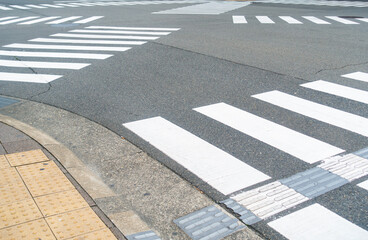 日本にある横断歩道の写真 / 交通安全のイメージ