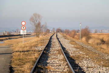 Bahngleis im Herbst in Hard