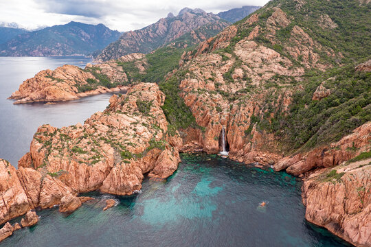 Corse, golfe de Porto, cascade