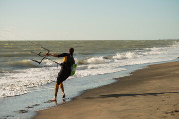 kiter ready to surf