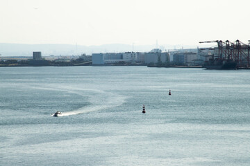 東京湾とボート