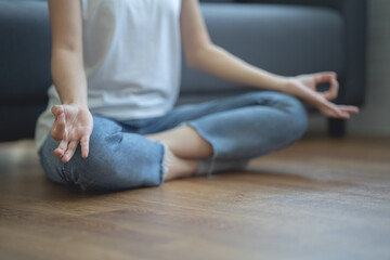 Obraz premium Woman sitting and doing yoga pose To relax