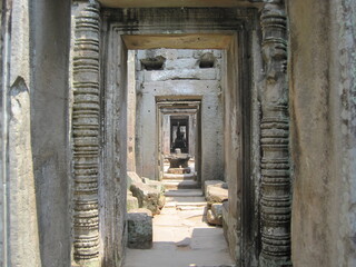 Fototapeta na wymiar Exploring the stunning Khmer Empire temple complexes of Angkor Wat outside of Siem Reap in Cambodia, Asia