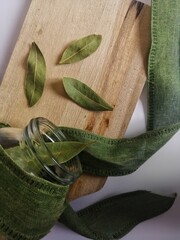 Obraz premium Jar with bay leaves fallen on the table 