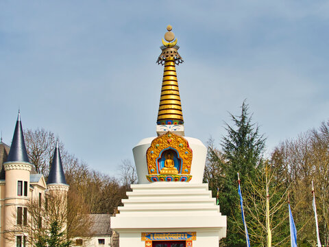 This large Tibetan-style chorten is one of de most visible religious structures, and for many Bhutanese it is the focus of their daily worship.