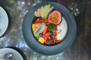 smoothie bowl, yogurt with fruit