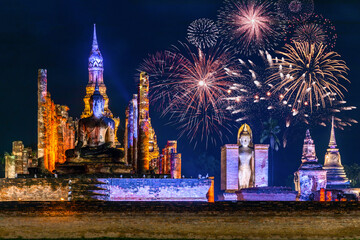 Fototapeta na wymiar Sukhothai Loy Kratong Festival or full moon party, The Sukhothai Historical Park, Light show Loy Krathong Festival, Sukhothai, Thailand.