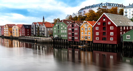 Drewniane domki na palach, Trondheim, Norwegia	