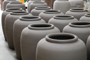 Obraz premium Earthenware before Heating , Jar Earthenware 
