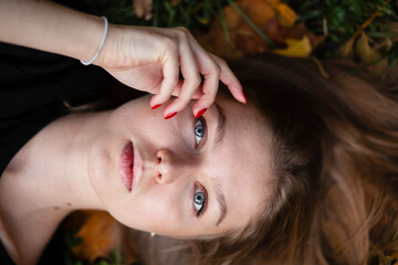 Fototapeta premium Girl autumn leaf, autumn time. Portrait.