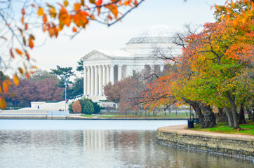 Fototapeta na wymiar Washington D.C. in autumn season - Jefferson Memorial and tidal basin