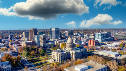 Naklejka premium Aerial view of the Idaho state capital building and Boise skyline