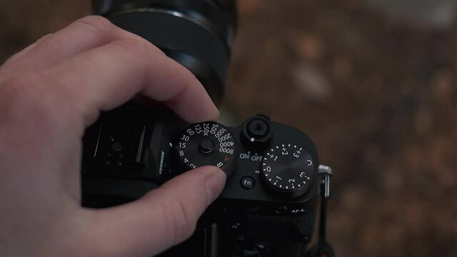 Changing the camera settings and dials