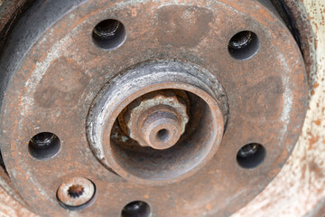 Rusty wheel hub car with drum brake system.