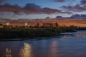 Fototapeta premium City in a fiery sunset