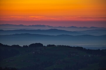 
sunset in the hills, 
sea ​​of ​​mist