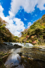 日本　紅葉の浅布渓谷不動の滝