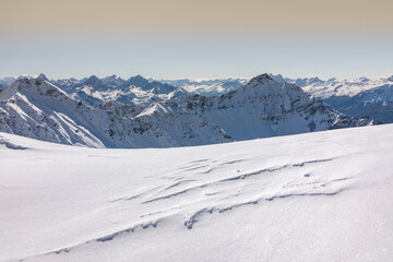 Fototapeta na wymiar snow covered mountains in alps