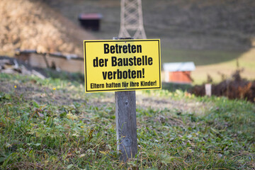 Do not enter sign on a construction site in German