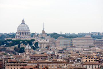 Fototapeta na wymiar Skyline, panoramica o vista de la ciudad de Roma, pais de Italia