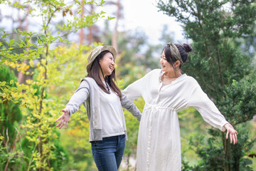 Fototapeta premium 遊びにきた女性達 