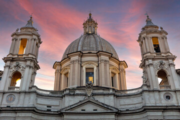 Obraz premium Architecture Piazza navona in rome, italy. Church dome with pink skies at evening.