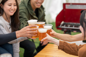 キャンプで乾杯
