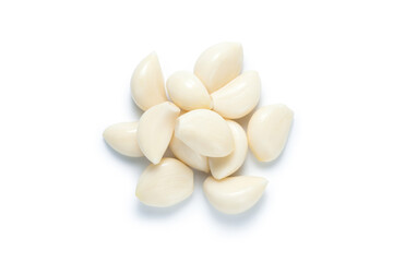 Fototapeta na wymiar Pile of peeled garlic isolated on white background. Top view.