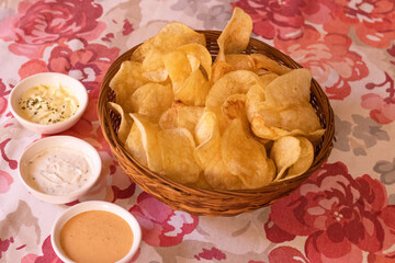 Papas fritas con aderezos
