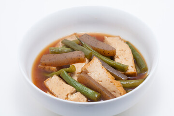 厚揚げとコンニャクとインゲンの甘辛煮