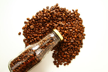 Obraz premium Coffee beans on white background