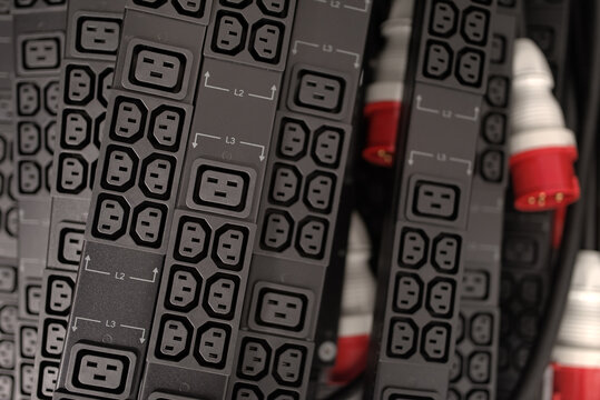 Rails with IEC 60320 C13 and IEC 60320 C19 electricity sockets and industrial 32A 5PIN plug connectors (IEC 60309, IEC 309 or CEE 17).