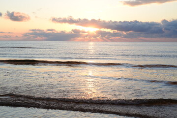 海　海と空　海の夕暮れ　海の風景　夕陽　夕暮れの日本海　日本海　水平線　波