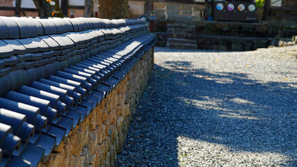 Obraz premium a soil fence that shade in the autumn sun.