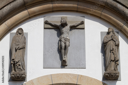 浦上天主堂のキリストとマリアの像 Wall Mural Wallpaper Murals Paylessimages