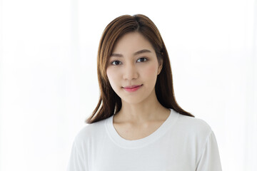 Fototapeta premium Portrait of beautiful and cute long hair Asian woman standing and looking to camera with a wild and warm smile on her face