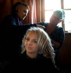 Naklejka premium Hairstyling at home