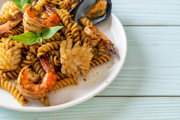 stir-fried spiral pasta with seafood and basil sauce
