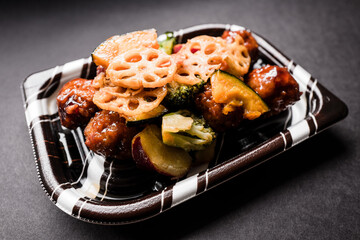 弁当 惣菜 肉団子 野菜 甘酢和え 日本 横