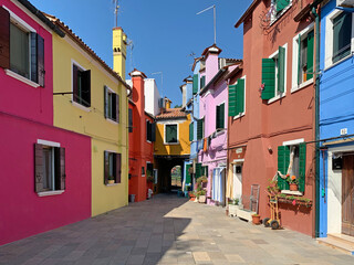 Fototapeta na wymiar Brightly coloured houses at Burano, island in the Venetian Lagoon, Venice, Italy