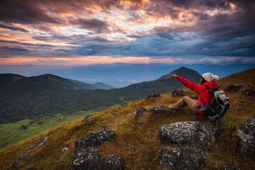 Obraz premium Young woman hiking on mountains. Doi Mon Chong, Chiangmai, Thailand.