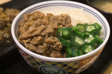 オクラ牛丼