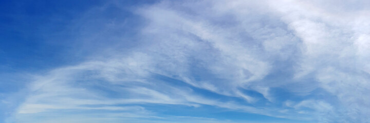 Obraz premium Panorama sky with cloud on a sunny day. Beautiful cirrus cloud.